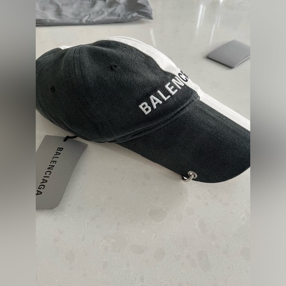 Balenciaga 50/50 Black and White Baseball Cap - Picture 4 of 8